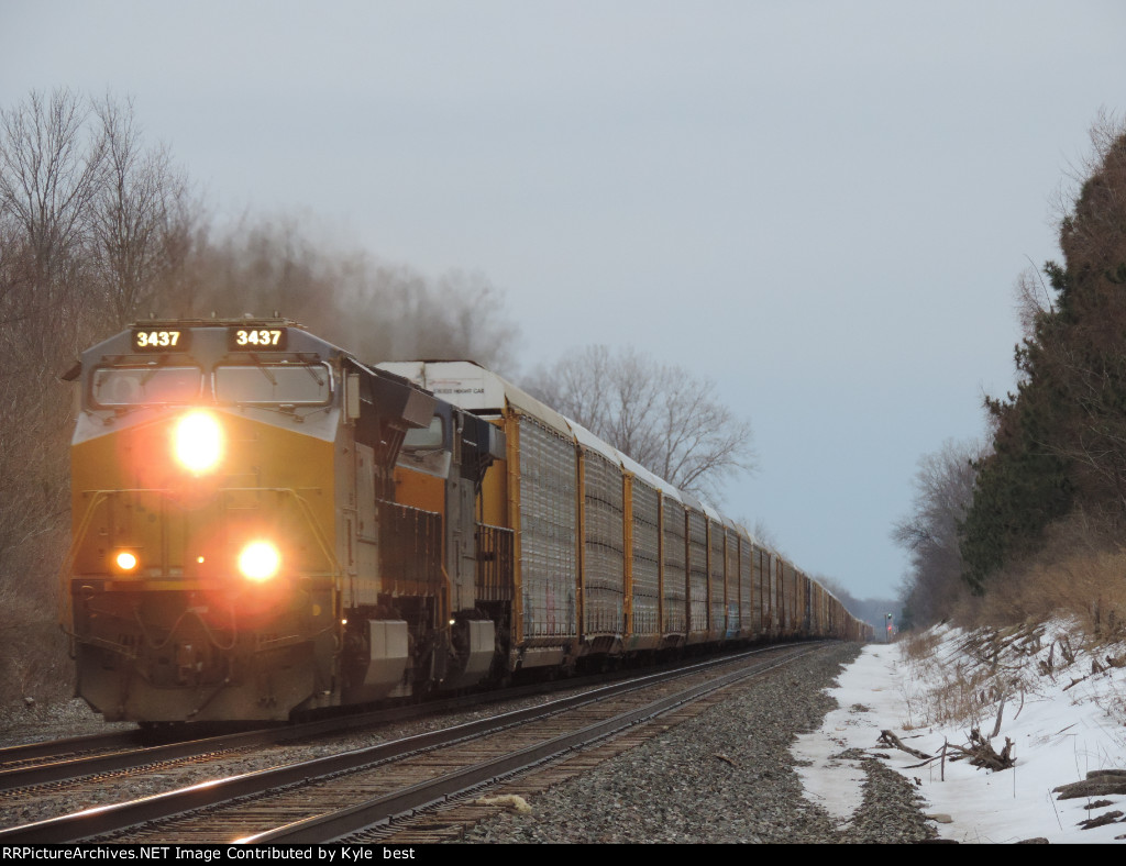 CSX 3437 on M205